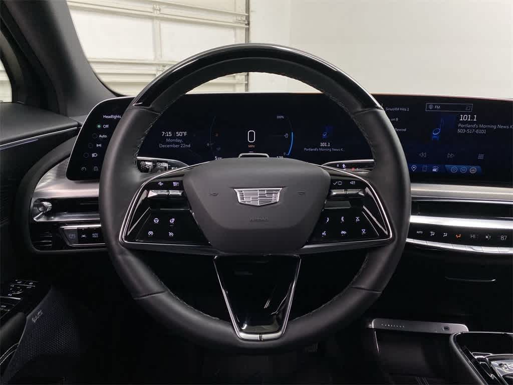 2025 Cadillac LYRIQ Luxury 3