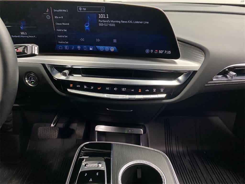 2025 Cadillac LYRIQ Luxury 3