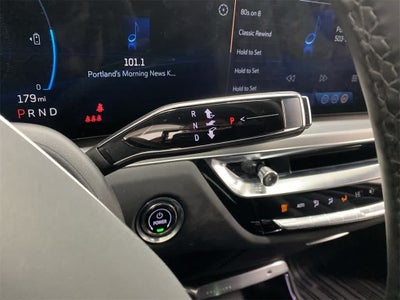 2025 Cadillac LYRIQ Luxury 3