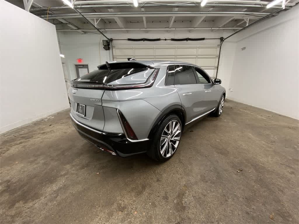 2025 Cadillac LYRIQ Luxury 3