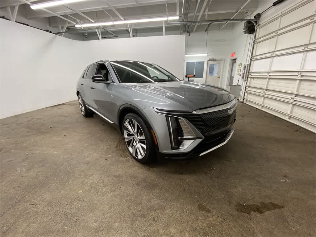 2025 Cadillac LYRIQ Luxury 3