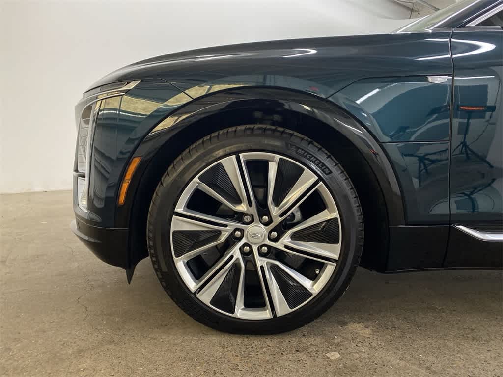 2025 Cadillac LYRIQ Luxury 3