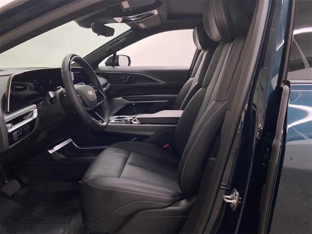 2025 Cadillac LYRIQ Luxury 3