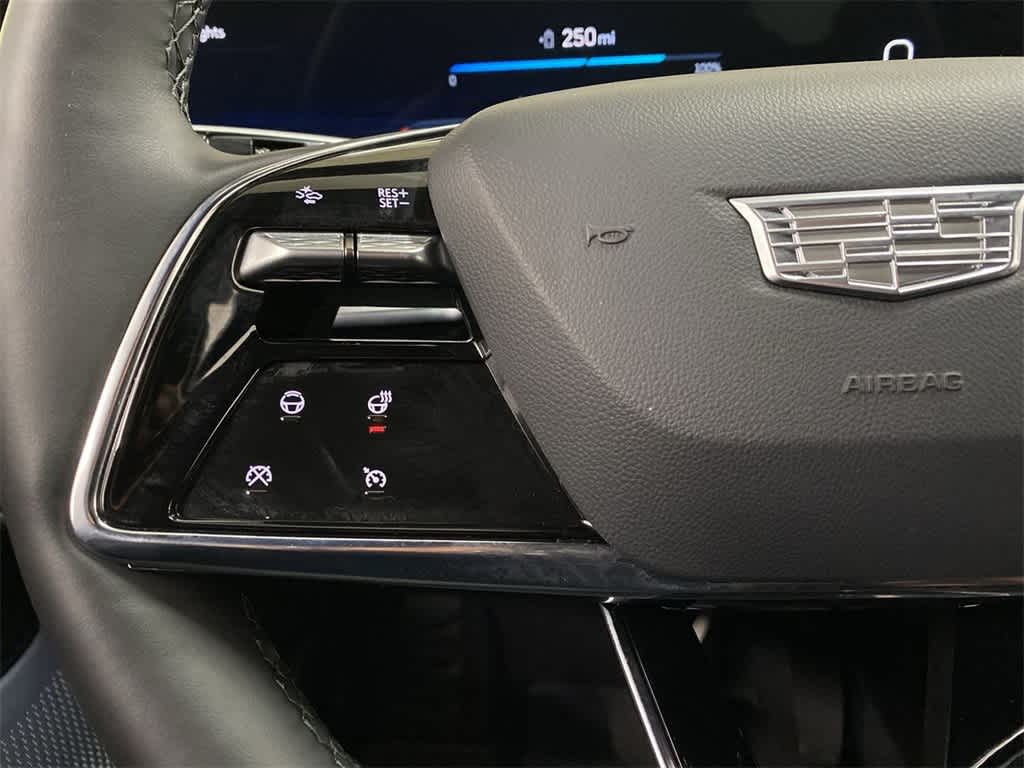 2025 Cadillac LYRIQ Luxury 3