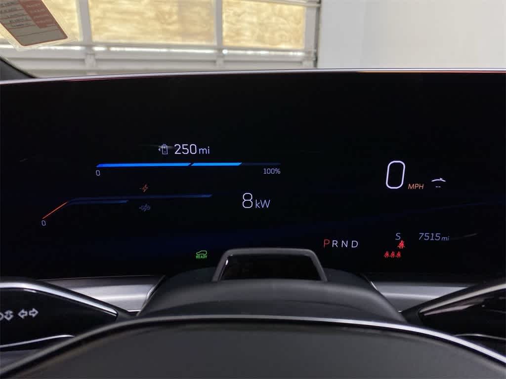 2025 Cadillac LYRIQ Luxury 3