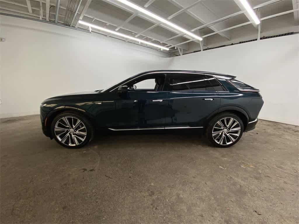 2025 Cadillac LYRIQ Luxury 3