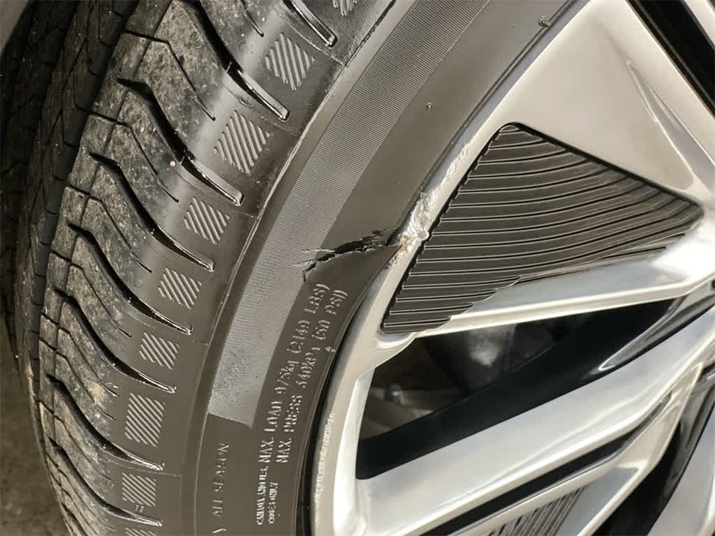 2025 Cadillac LYRIQ Luxury 3