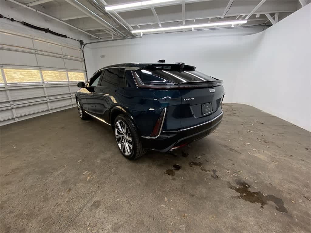 2025 Cadillac LYRIQ Luxury 3