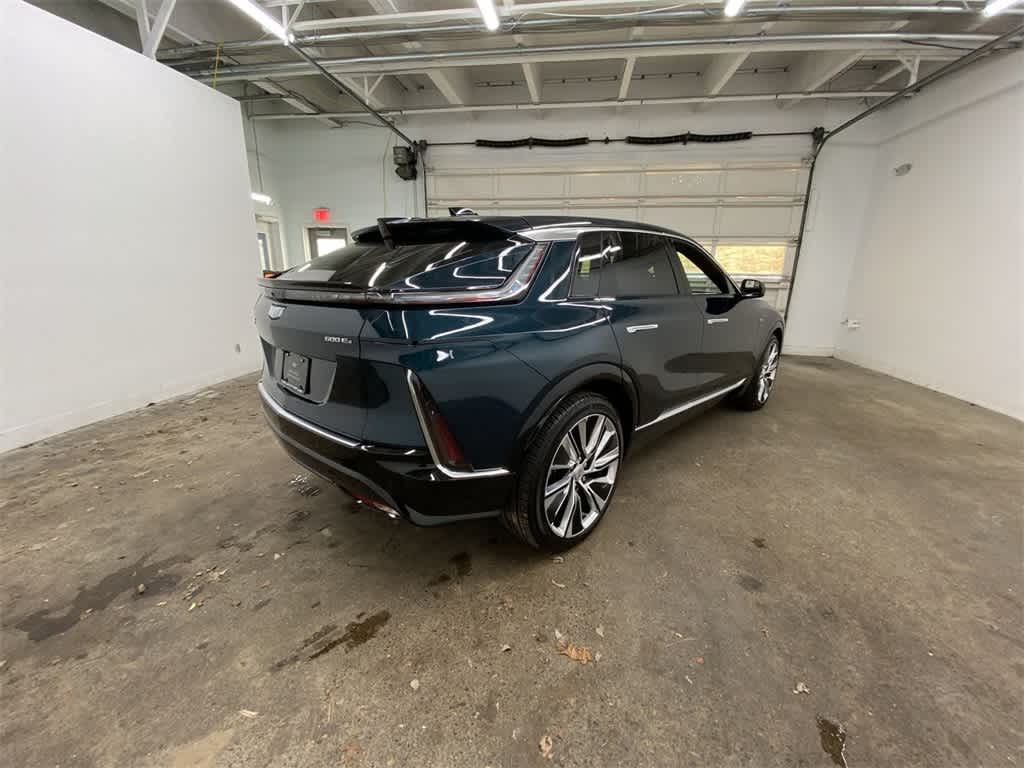 2025 Cadillac LYRIQ Luxury 3