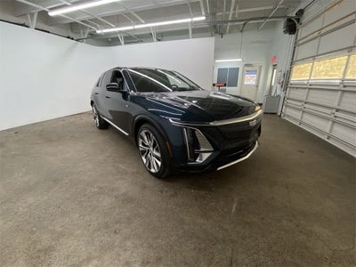 2025 Cadillac LYRIQ Luxury 3