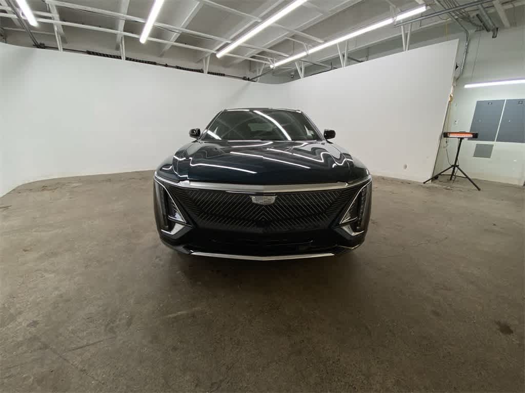 2025 Cadillac LYRIQ Luxury 3