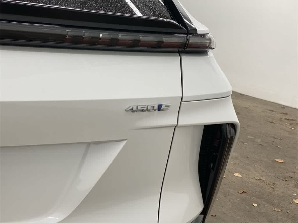 2024 Cadillac LYRIQ Sport 2