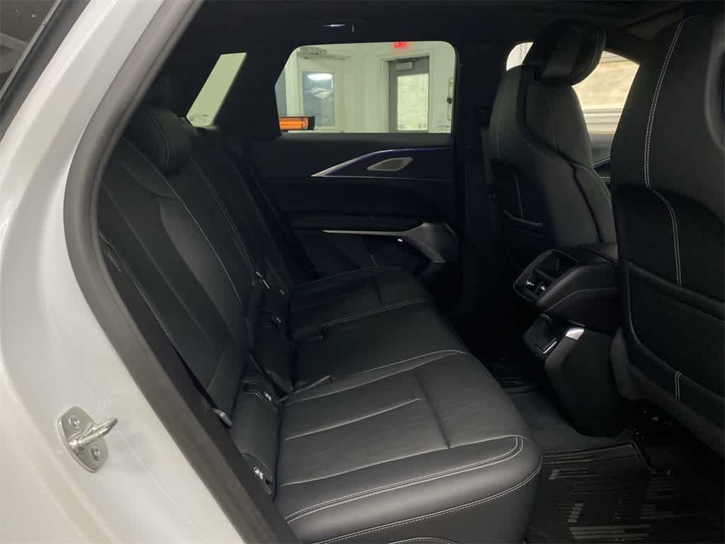 2024 Cadillac LYRIQ Sport 2