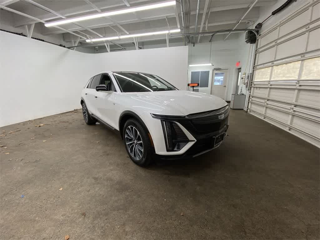 2024 Cadillac LYRIQ Sport 2