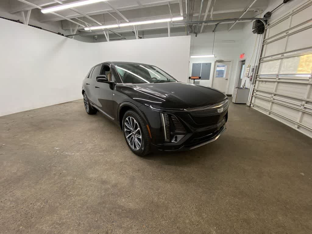 2024 Cadillac LYRIQ Sport 3