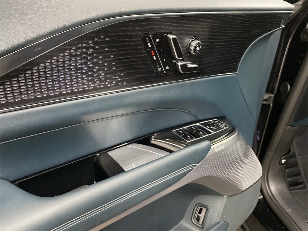 2024 Cadillac LYRIQ Sport 3