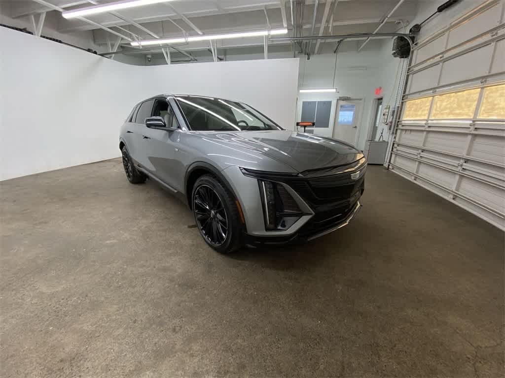 2025 Cadillac LYRIQ Sport 3