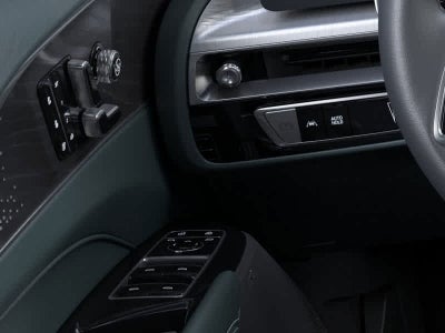 2025 Cadillac LYRIQ Sport 3