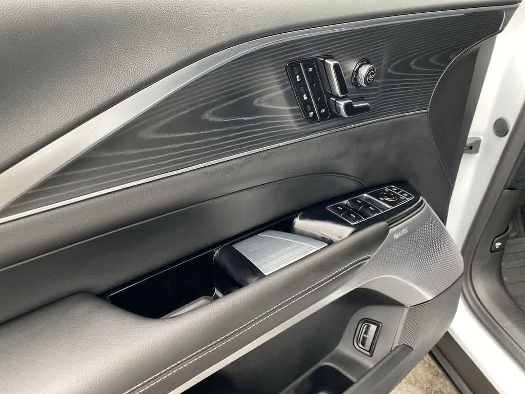 2025 Cadillac LYRIQ Sport 3