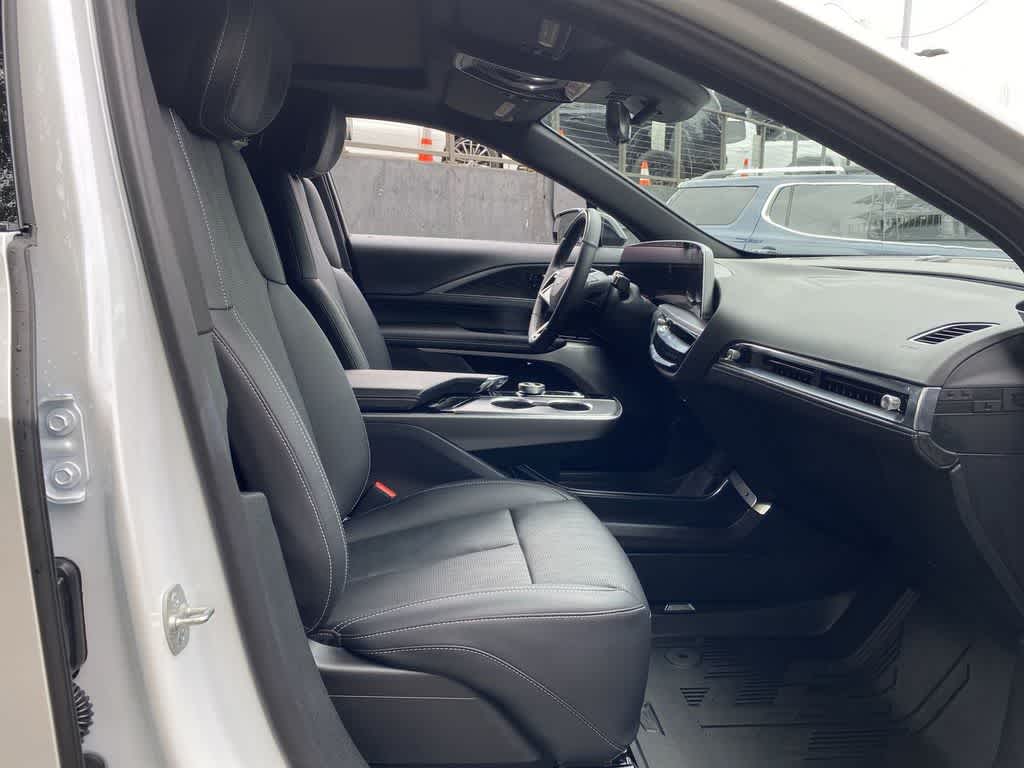 2025 Cadillac LYRIQ Sport 3