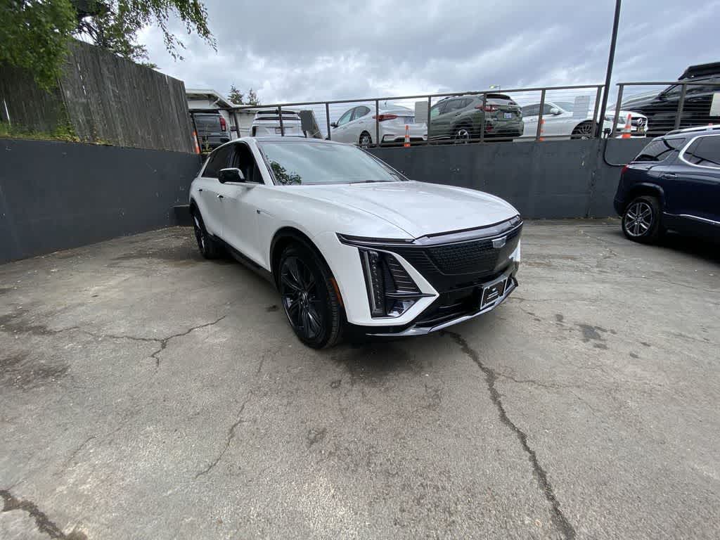 2025 Cadillac LYRIQ Sport 3
