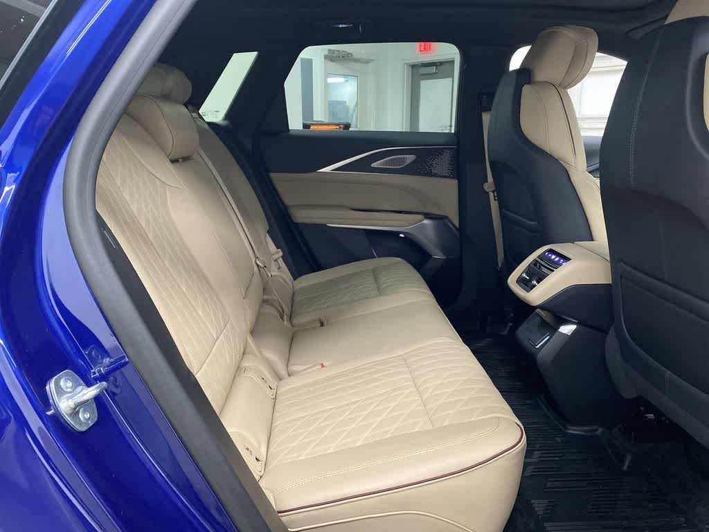 2025 Cadillac LYRIQ Sport 3