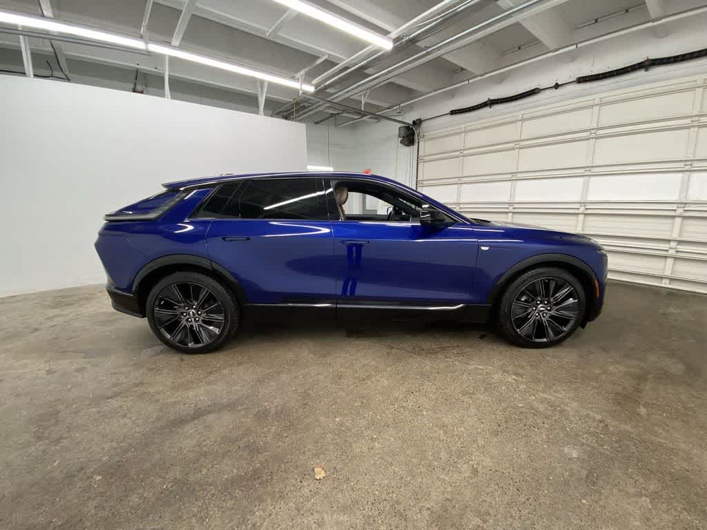 2025 Cadillac LYRIQ Sport 3