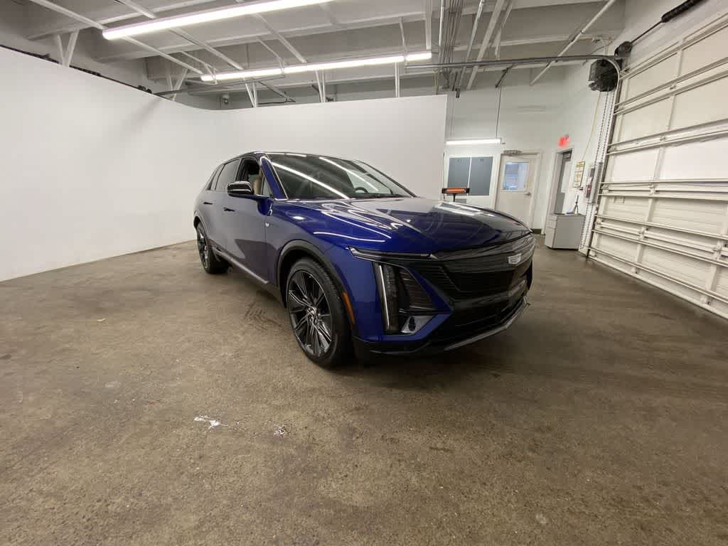 2025 Cadillac LYRIQ Sport 3