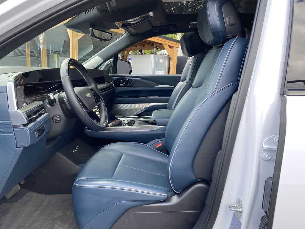 2025 Cadillac ESCALADE IQ Luxury 2