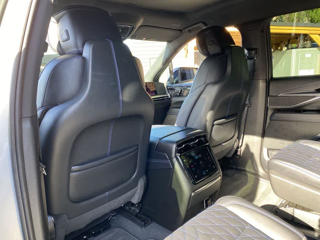 2025 Cadillac ESCALADE IQ Sport 1