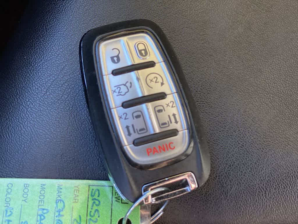 2025 Chrysler Pacifica Select