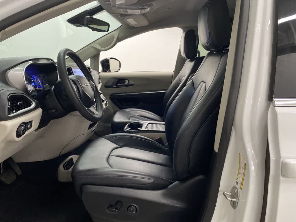 2024 Chrysler Pacifica Hybrid Select