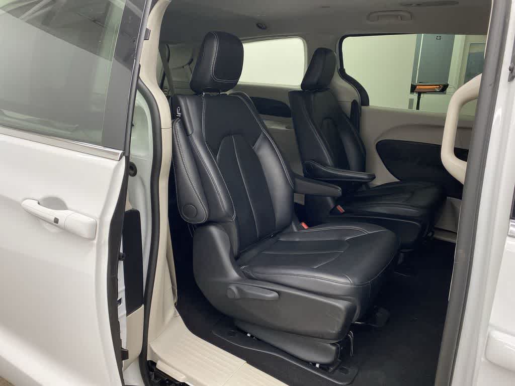 2024 Chrysler Pacifica Hybrid Select