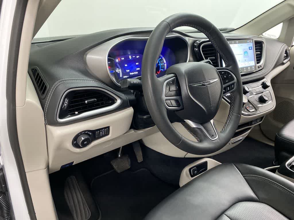 Used 2024 Chrysler Pacifica PHEV Select with VIN 2C4RC1S78RR123806 for sale in Portland, OR