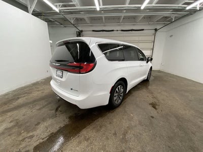 2024 Chrysler Pacifica Hybrid Select