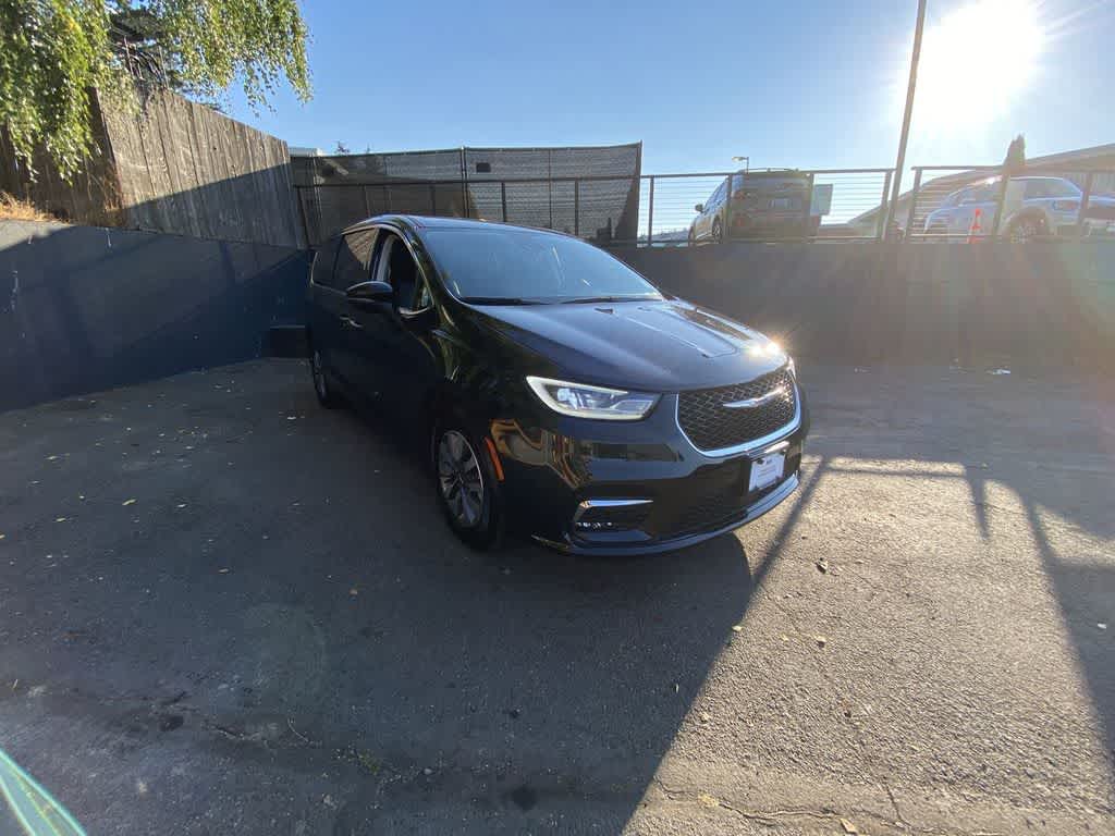 2024 Chrysler Pacifica Hybrid Select