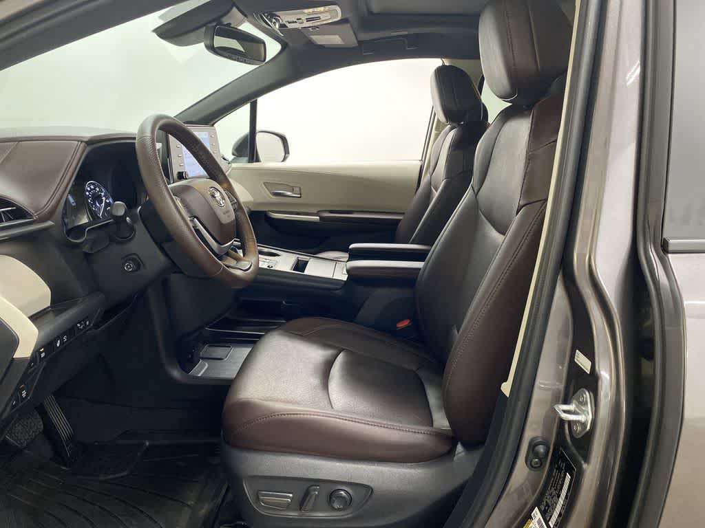 2024 Toyota Sienna Platinum