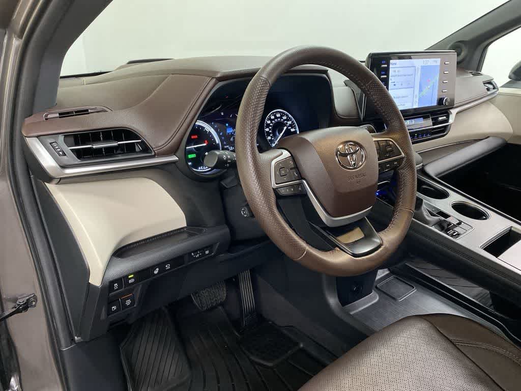 2024 Toyota Sienna Platinum