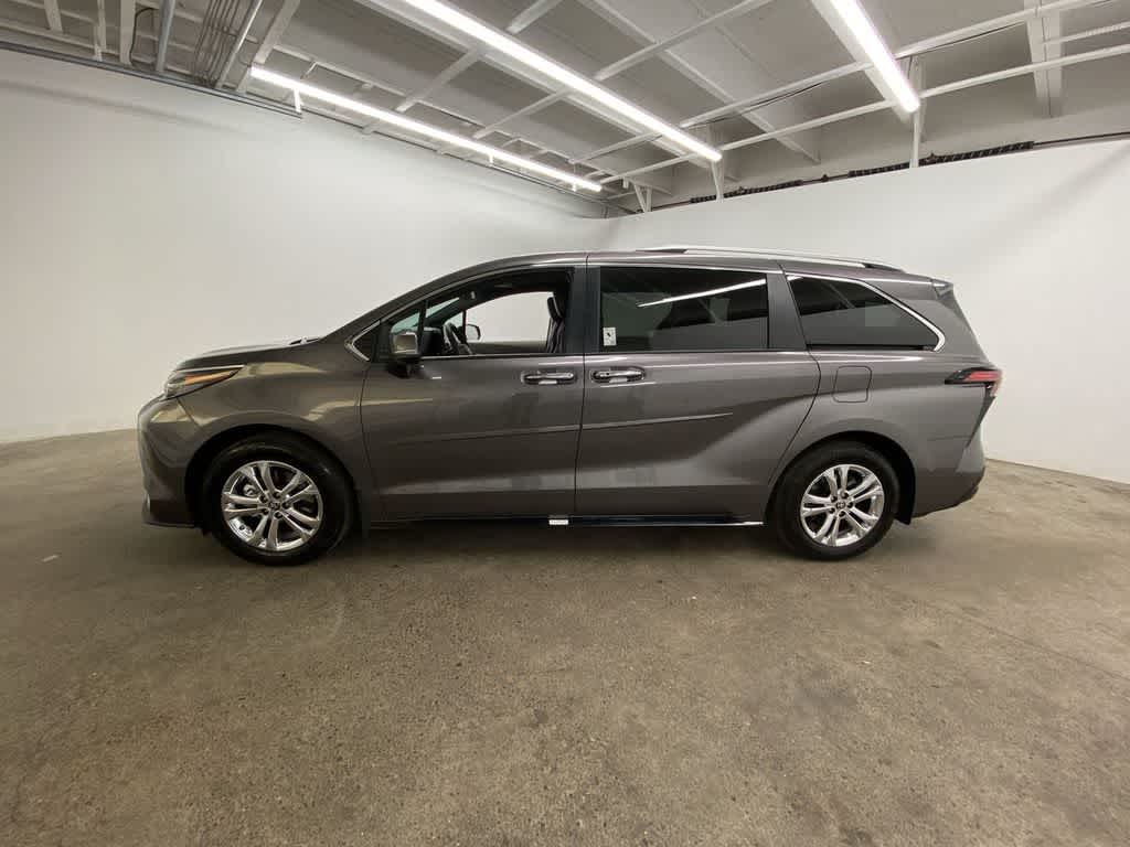 2024 Toyota Sienna Platinum
