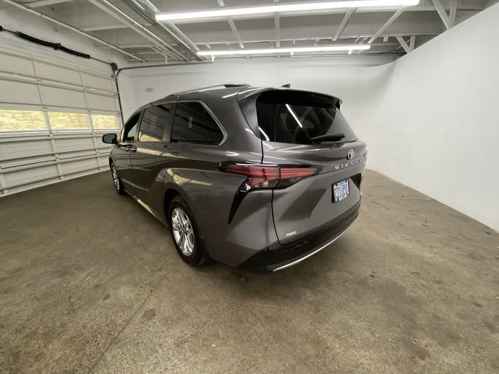 2024 Toyota Sienna Platinum