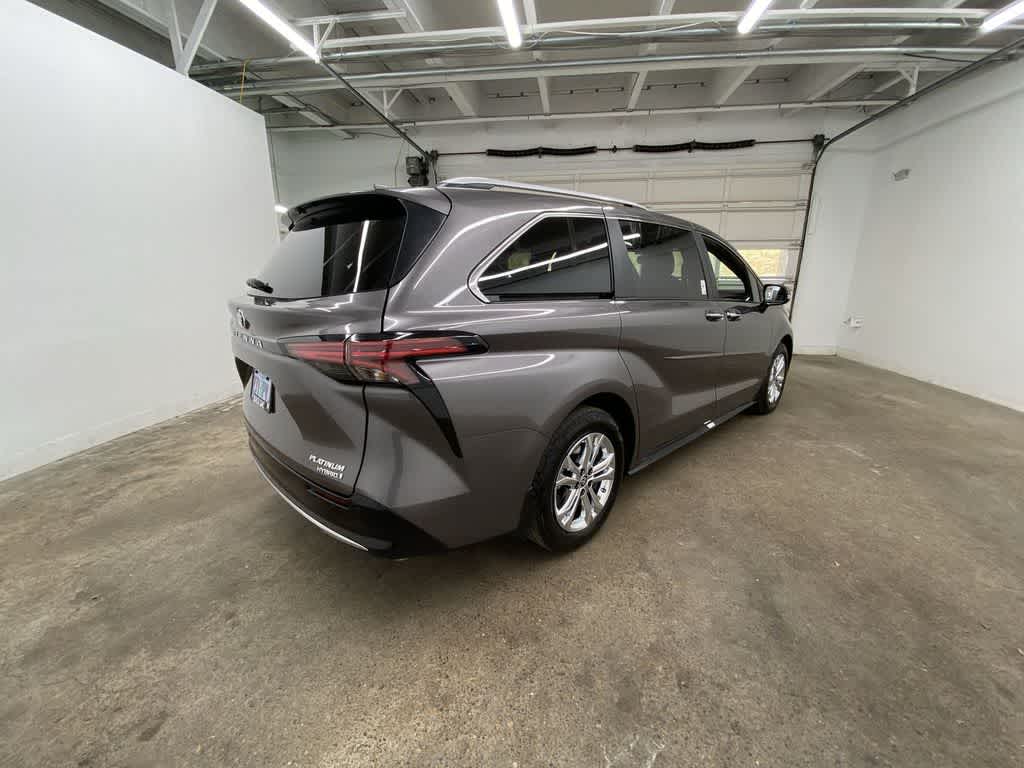 2024 Toyota Sienna Platinum