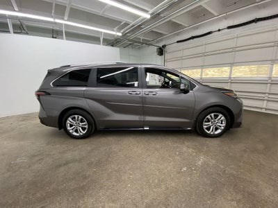 2024 Toyota Sienna Platinum