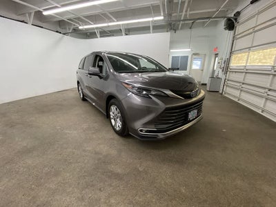 2024 Toyota Sienna Platinum