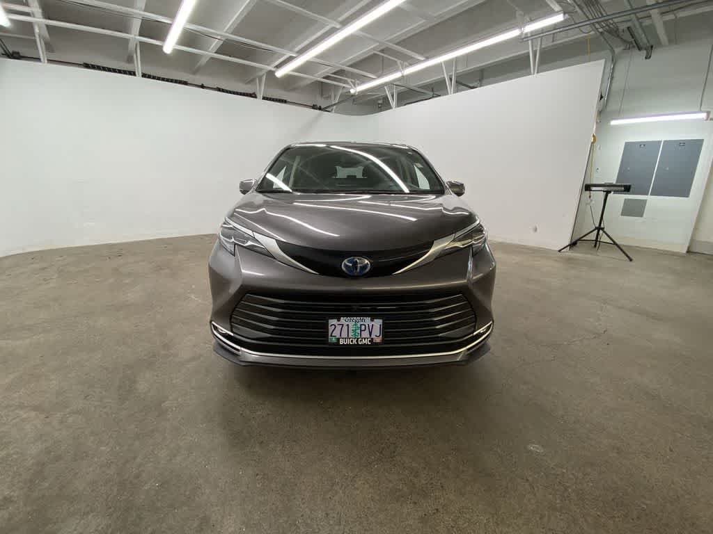 2024 Toyota Sienna Platinum