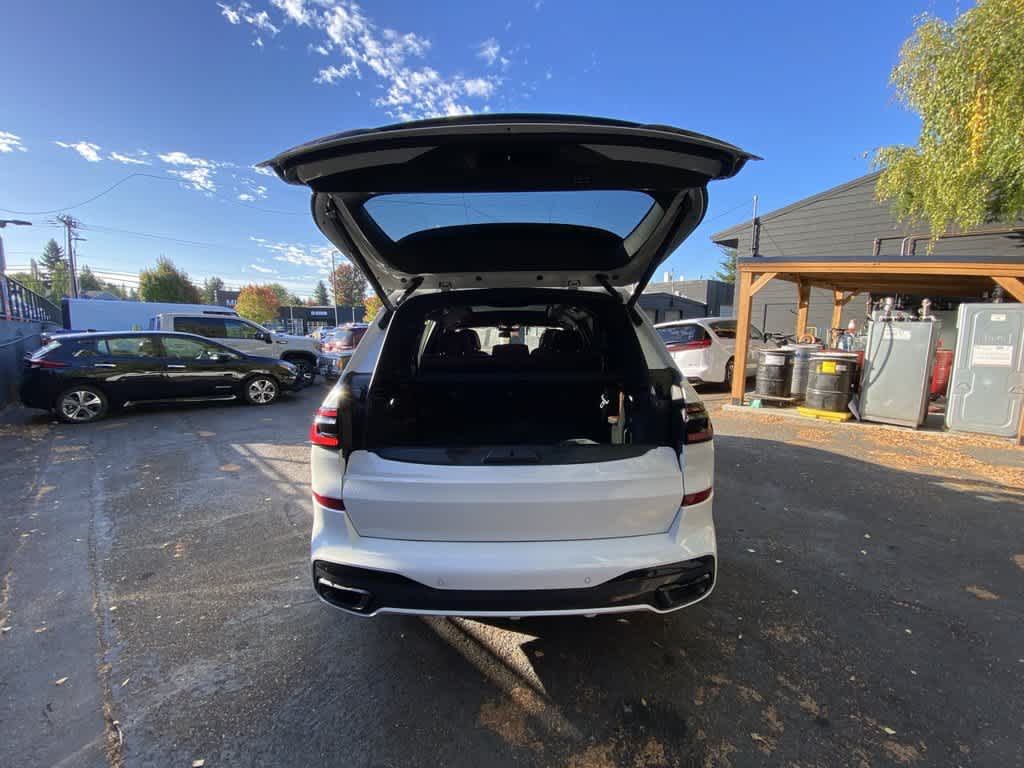 2025 BMW X7 xDrive40i