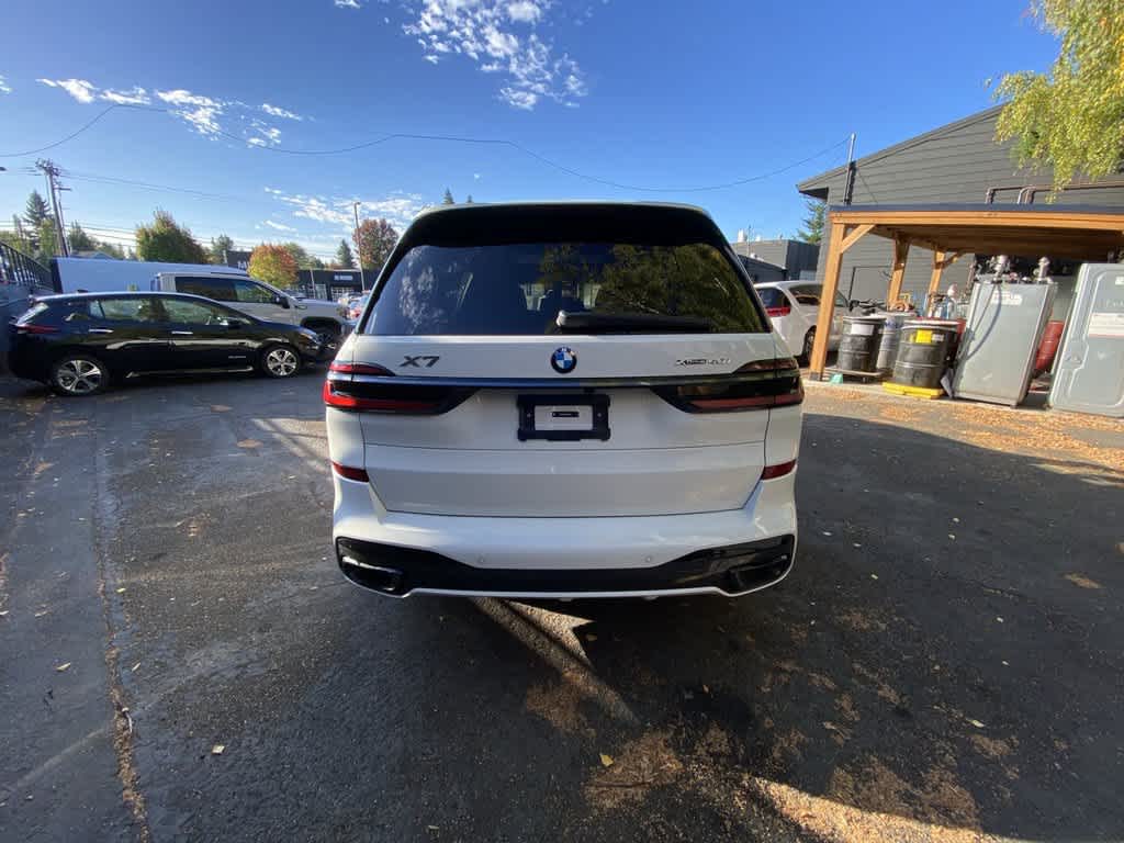 2025 BMW X7 xDrive40i