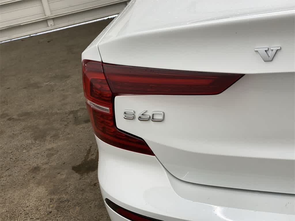 2024 Volvo S60 Plus Dark Theme