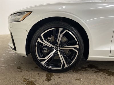 2024 Volvo S60 Plus Dark Theme