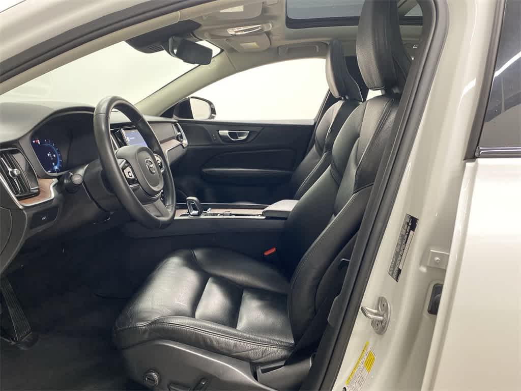 2024 Volvo S60 Plus Dark Theme