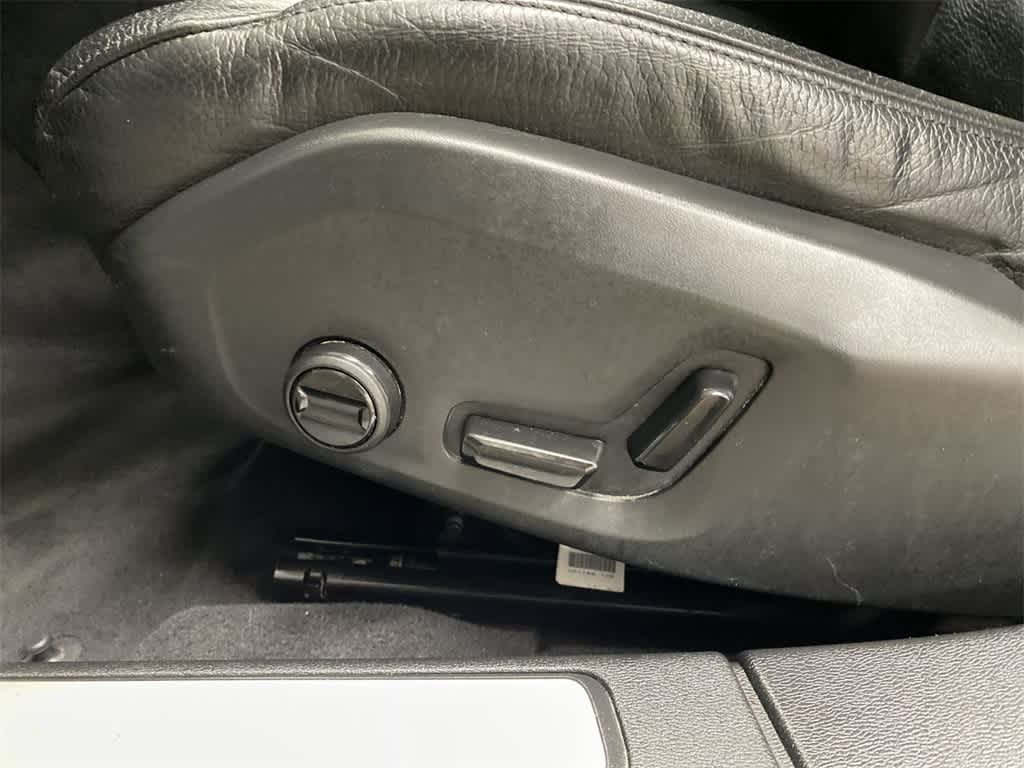 2024 Volvo S60 Plus Dark Theme